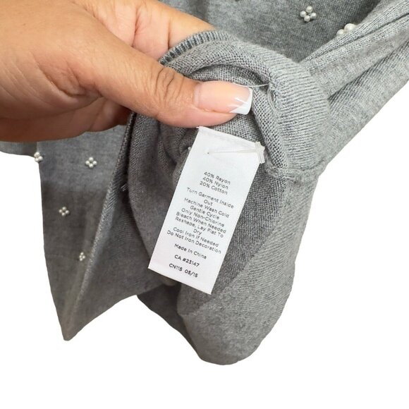 Talbots Women SZ M Gray Pearl Embroidery Sweater Top Blouse Thigh Knit Stretch - Picture 3 of 9